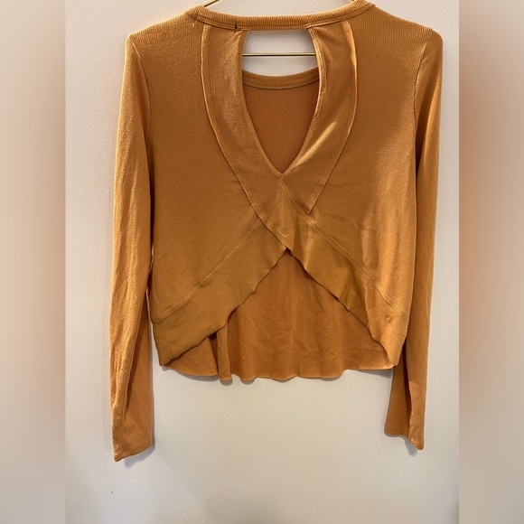 🌿 Lulu’s Long Sleeve Top - Picture 2 of 4